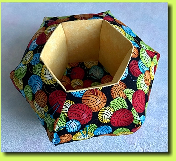 Hexagoncontainernadelkissen Dolores B.