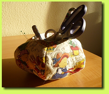 Hexagoncontainernadelkissen Doris K.
